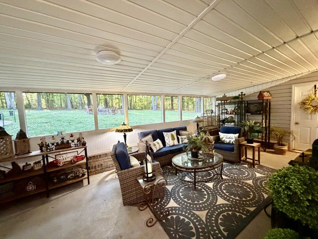 1051 Alex Dr, Lawrenceburg, TN 38464