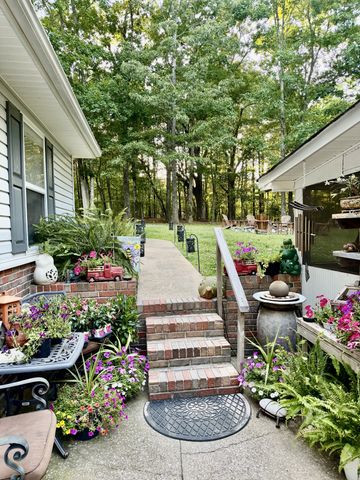 1051 Alex Dr, Lawrenceburg, TN 38464