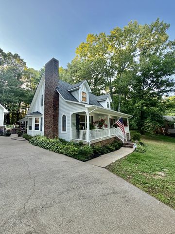 1051 Alex Dr, Lawrenceburg, TN 38464
