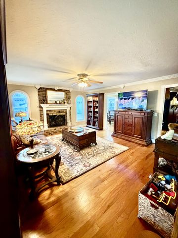 1051 Alex Dr, Lawrenceburg, TN 38464