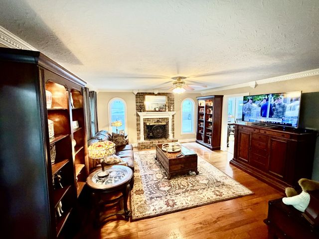 1051 Alex Dr, Lawrenceburg, TN 38464