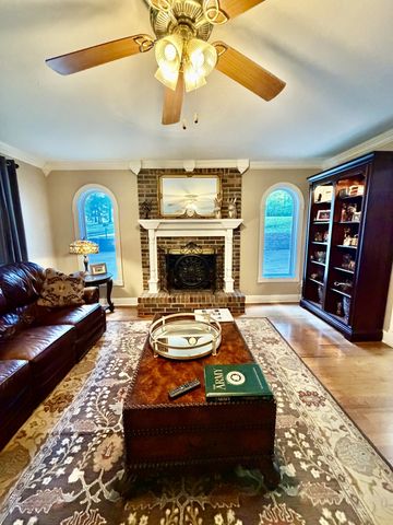 1051 Alex Dr, Lawrenceburg, TN 38464
