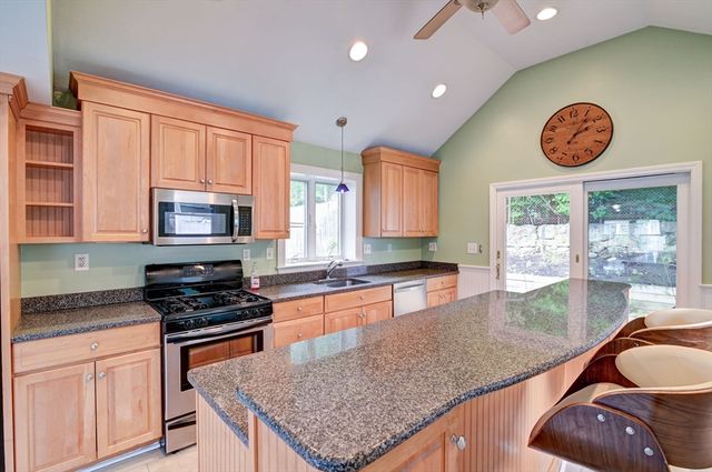 30 Thayer Ave 30, Weymouth, MA 02188