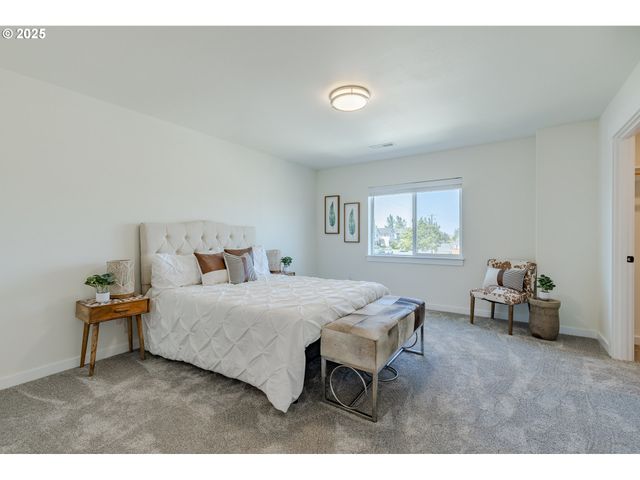 729 PERIANDER Way, Harrisburg, OR 97446