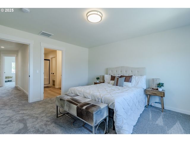 729 PERIANDER Way, Harrisburg, OR 97446