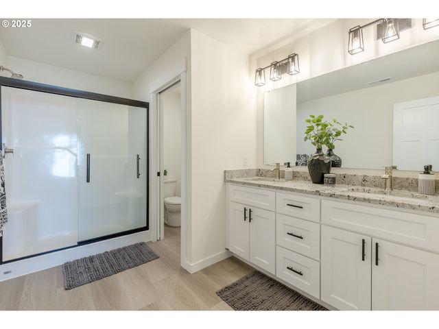 729 PERIANDER Way, Harrisburg, OR 97446