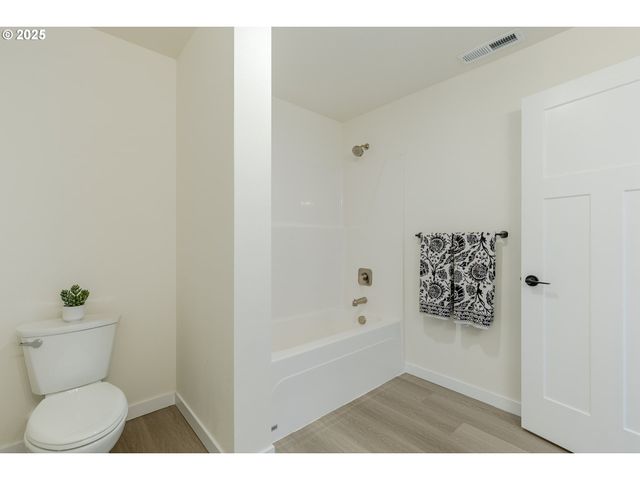 729 PERIANDER Way, Harrisburg, OR 97446