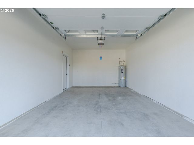 729 PERIANDER Way, Harrisburg, OR 97446