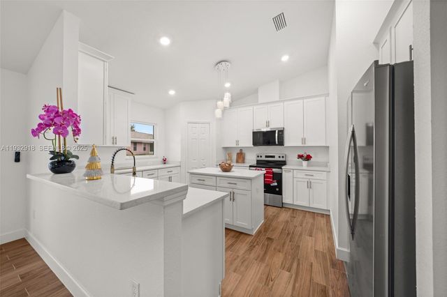 6724 Heavitree Way, Sebring, FL 33876