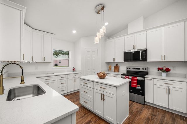 6724 Heavitree Way, Sebring, FL 33876