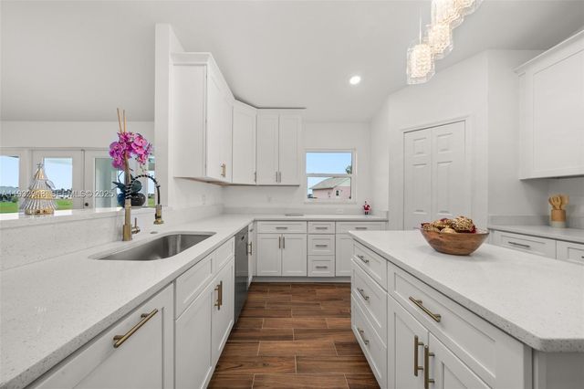 6724 Heavitree Way, Sebring, FL 33876