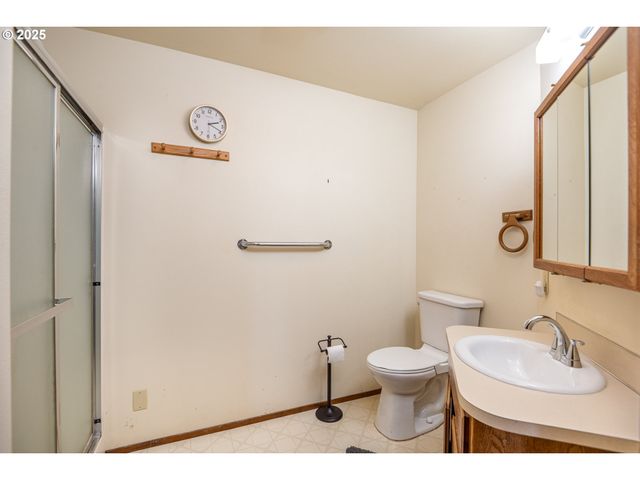 2365 L St, Springfield, OR 97477