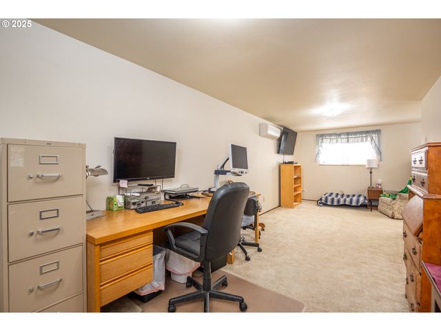 2365 L St, Springfield, OR 97477