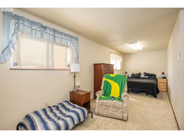 2365 L St, Springfield, OR 97477