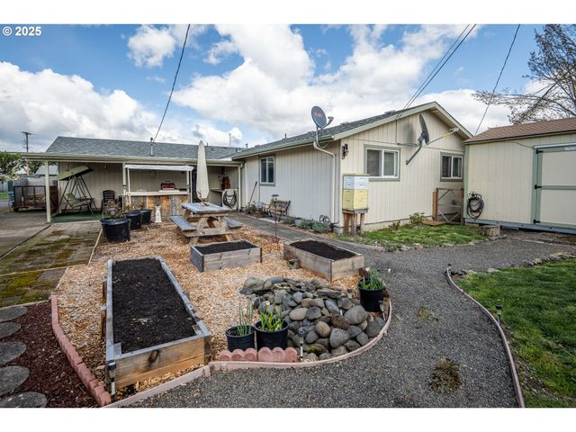 2365 L St, Springfield, OR 97477