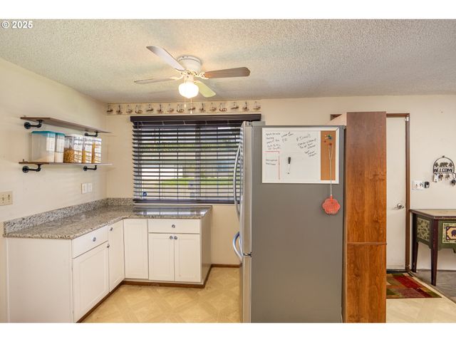 2365 L St, Springfield, OR 97477