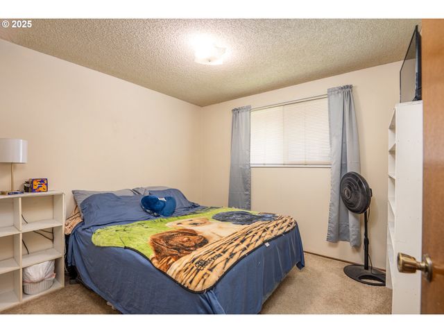 2365 L St, Springfield, OR 97477