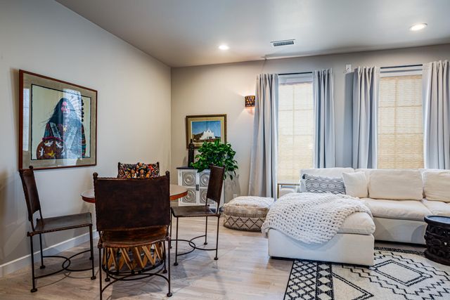 2309 Mananitas Lane NW, Albuquerque, NM 87104