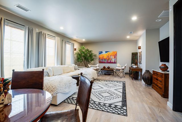 2309 Mananitas Lane NW, Albuquerque, NM 87104