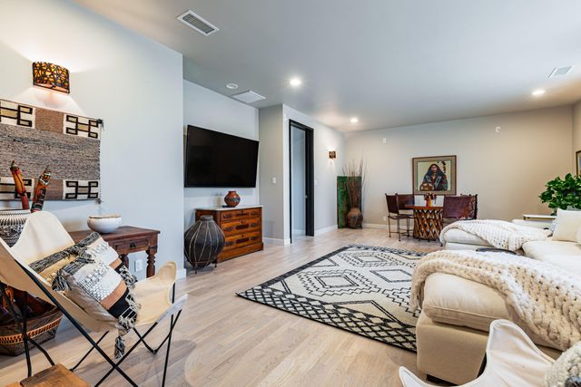 2309 Mananitas Lane NW, Albuquerque, NM 87104