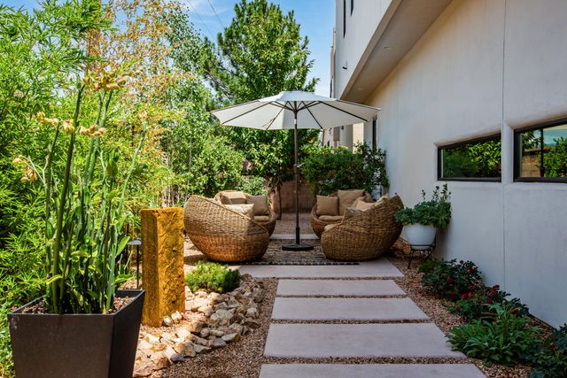 2309 Mananitas Lane NW, Albuquerque, NM 87104