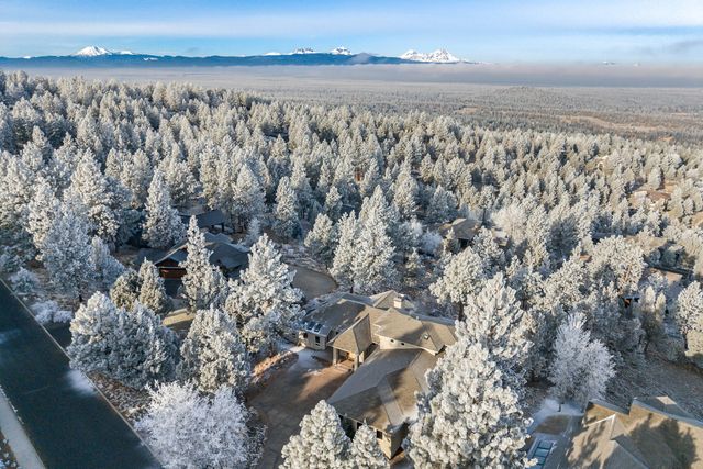 1600 NW Overlook Drive, Bend, OR 97703