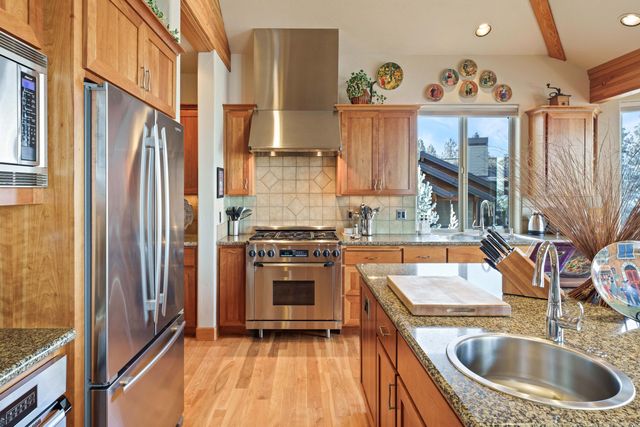 1600 NW Overlook Drive, Bend, OR 97703