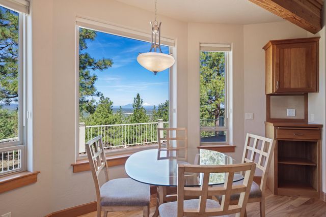 1600 NW Overlook Drive, Bend, OR 97703