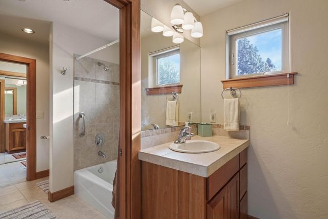 1600 NW Overlook Drive, Bend, OR 97703