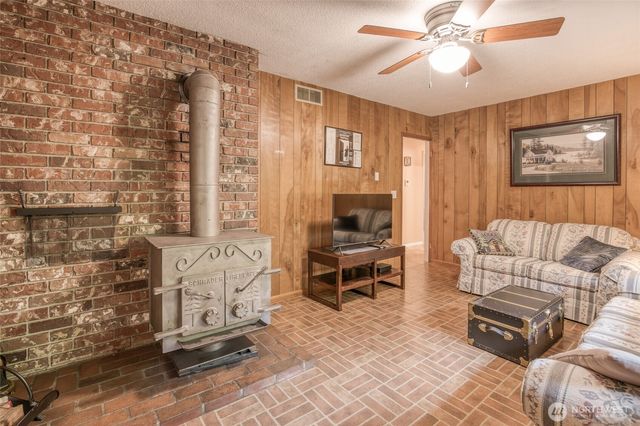 210 Hirschbeck Heights Road, Aberdeen, WA 98520