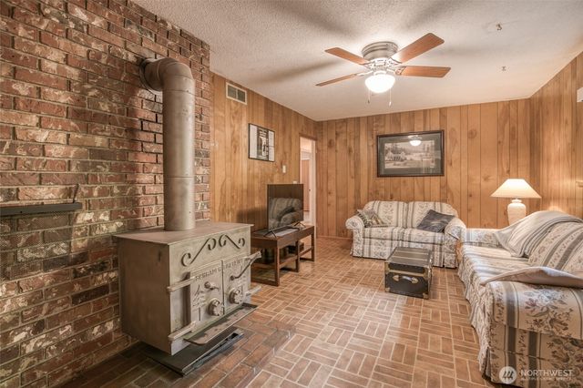 210 Hirschbeck Heights Road, Aberdeen, WA 98520