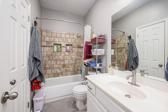 21206 W 55th Terrace, Shawnee, KS 66218