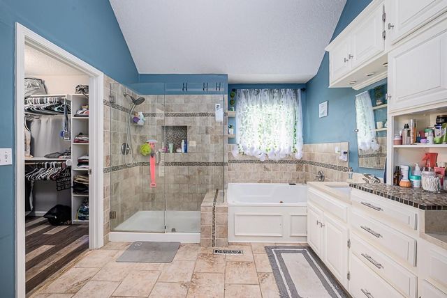 21206 W 55th Terrace, Shawnee, KS 66218