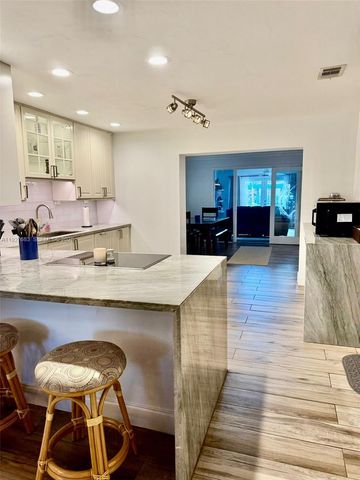 4721 SW 34th Dr, Dania Beach, FL 33312