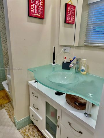 4721 SW 34th Dr, Dania Beach, FL 33312