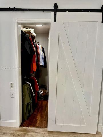 4721 SW 34th Dr, Dania Beach, FL 33312