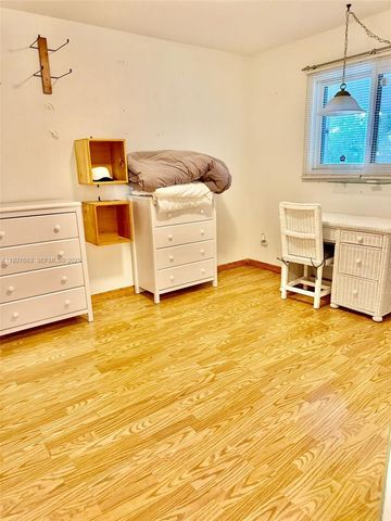 4721 SW 34th Dr, Dania Beach, FL 33312