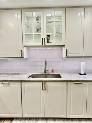 4721 SW 34th Dr, Dania Beach, FL 33312