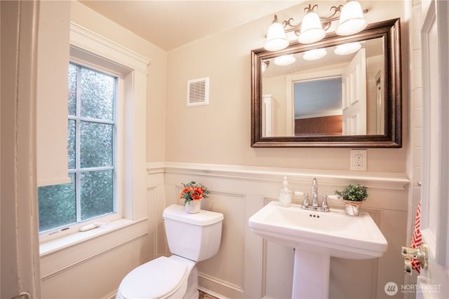 10007 Lake Steilacoom Drive SW, Lakewood, WA 98498