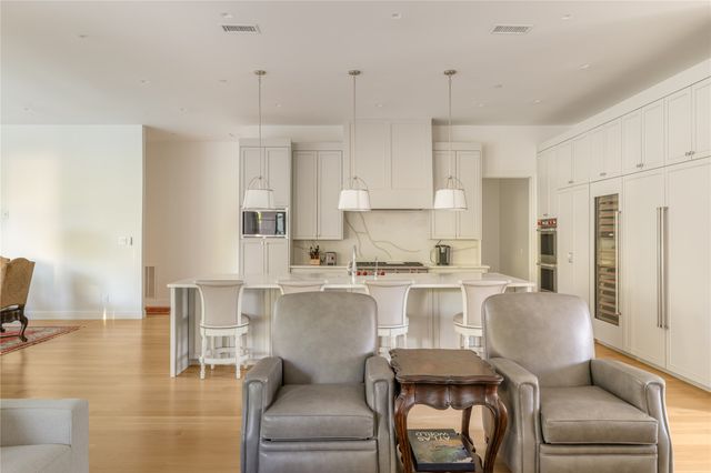 6438 Deloache Avenue, Dallas, TX 75225