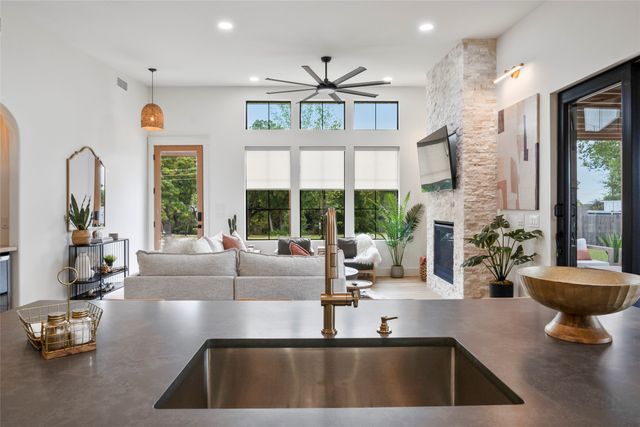 118 Bayside Circle, Gainesville, TX 76240