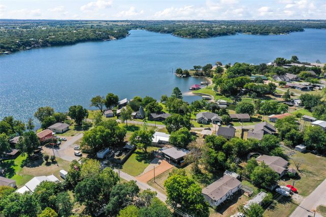 118 Bayside Circle, Gainesville, TX 76240