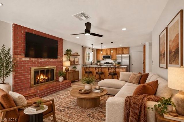 4284 Annie Oakley Drive, Las Vegas, NV 89121