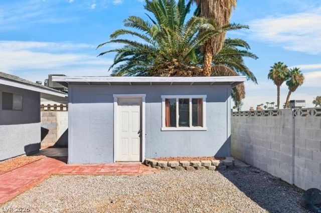 4284 Annie Oakley Drive, Las Vegas, NV 89121
