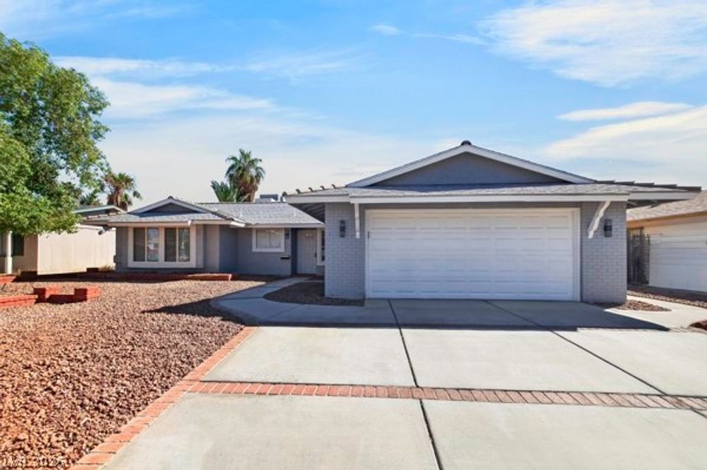 4284 Annie Oakley Drive, Las Vegas, NV 89121 — photo 2