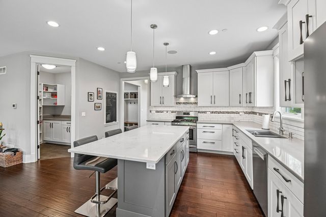 507 North Avenue, Barrington, IL 60010