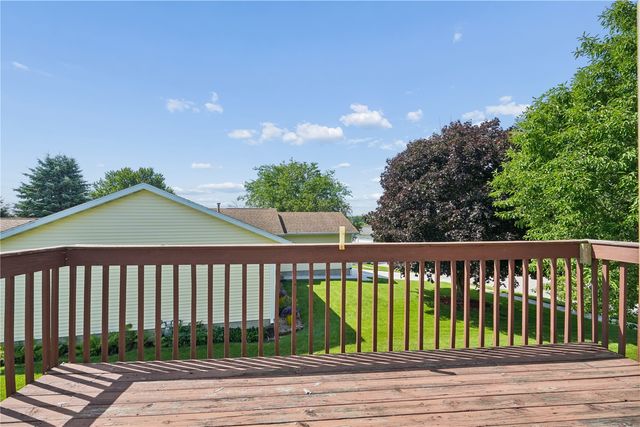 2000 Highland Rd, Ely, IA 52227