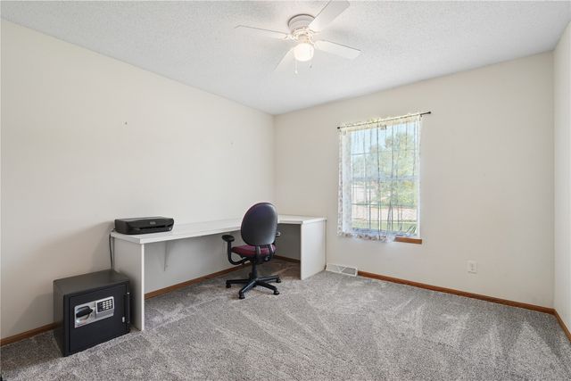 2000 Highland Rd, Ely, IA 52227