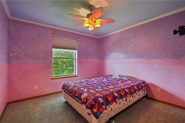 2000 Highland Rd, Ely, IA 52227