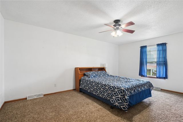 2000 Highland Rd, Ely, IA 52227